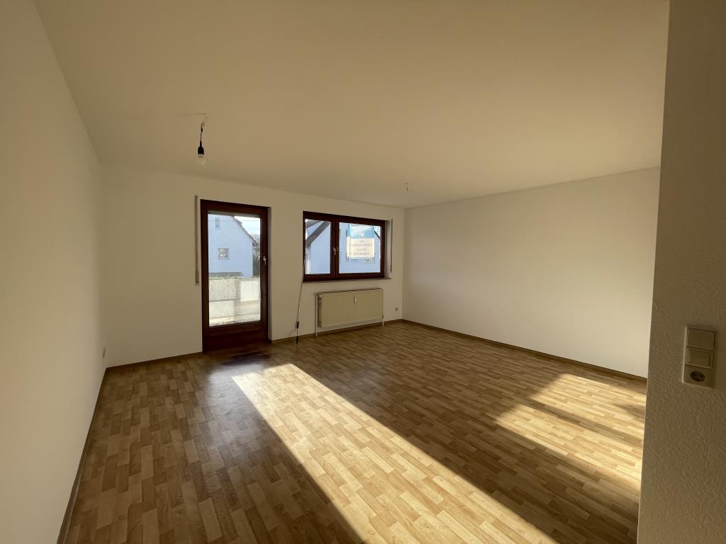 Ideale Lage! Gemütliche 2 Zimmer-Wohnung mit sonnigem Balkon! - Wohn/-Essbereich (39349)