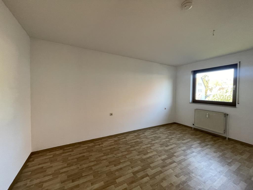 Ideale Lage! Gemütliche 2 Zimmer-Wohnung mit sonnigem Balkon! - Schlafzimmer (39375)