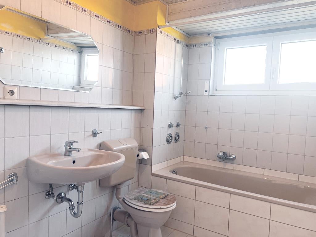 Ideale Lage! Gemütliche 2 Zimmer-Wohnung mit sonnigem Balkon! - Tageslichtbad (33511)