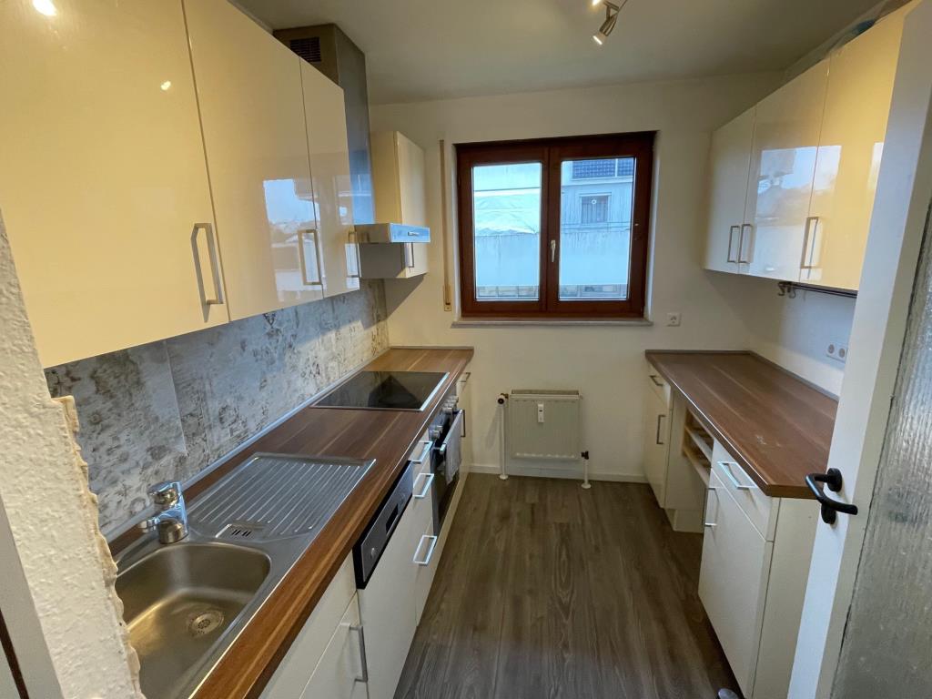 Sofort beziehbar! Schöne 2 Zimmer-Wohnung mit Balkon in Hochdorf! - Küche (40300)