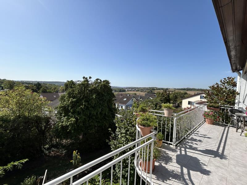 Weit über die Dächer schauen – ein Haus, zwei Wohnungen, ein Zuhause - Balkon (52705)