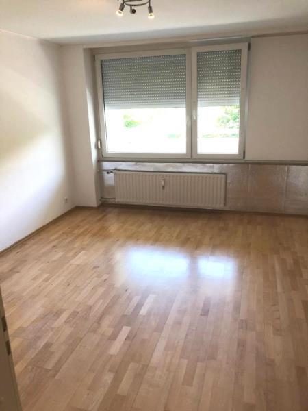 Gemütliche 3,5 Zimmer-Wohnung mit Balkon & PKW-Stellplatz in Nürtingen! - Schlafzimmer (46710)