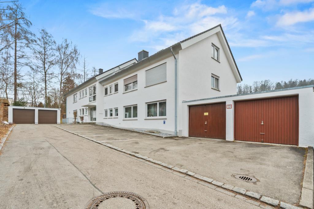 Gemütliche 3-Zimmer-Dachgeschosswohnung mit Carport – clever geschnittenes Raumwunder! - Außenansicht (43575)